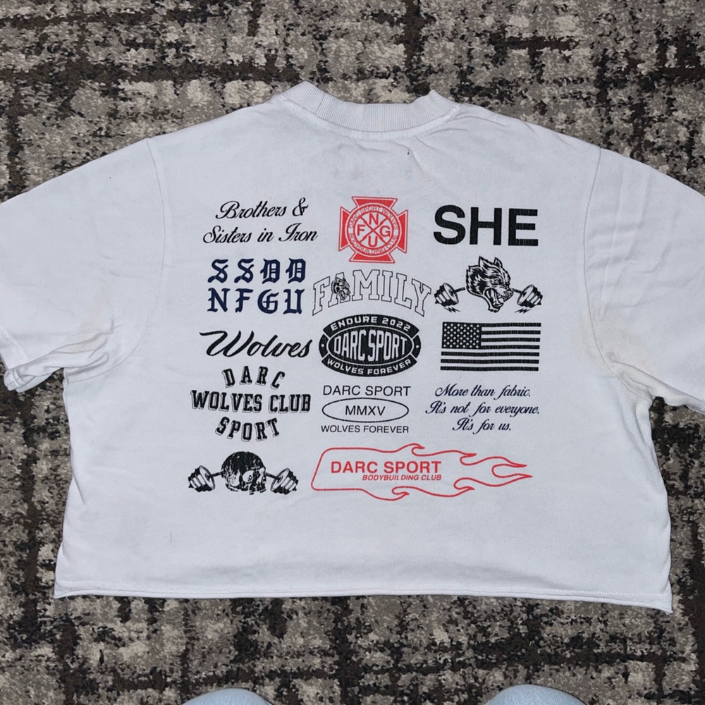 Darc sport crop top tee, white color, oversized fit